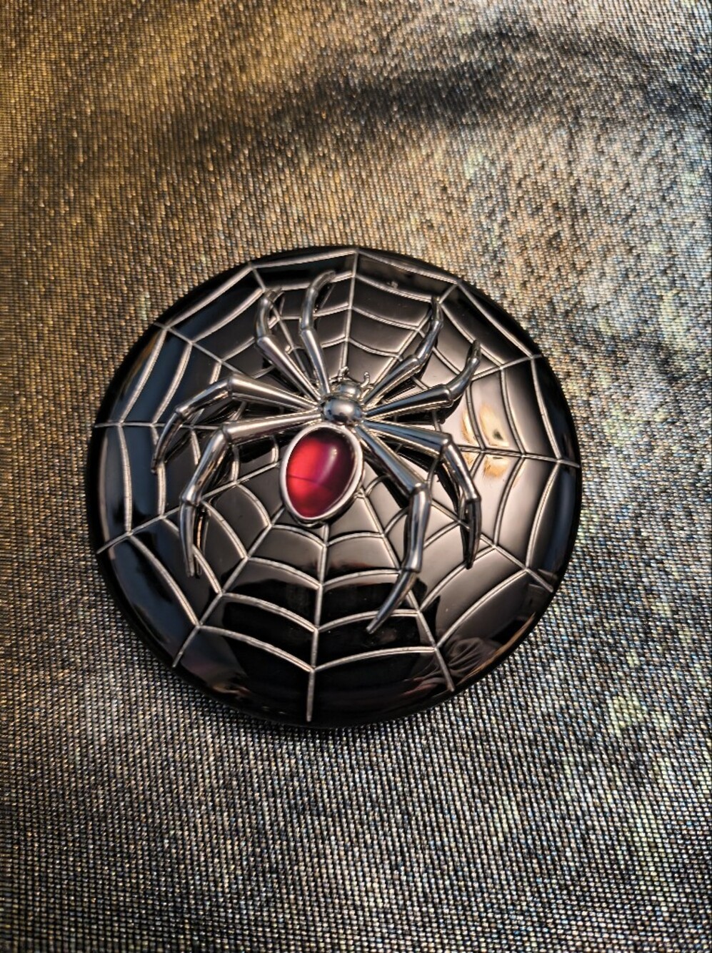 Besame Cosmetics Spider Compact - Picture 2 of 7